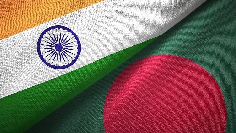भारत-बांग्लादेश सीमा पर रुके जूट उत्पादों से लदे ट्रक – नए नियमों के बाद व्यापार पर असर