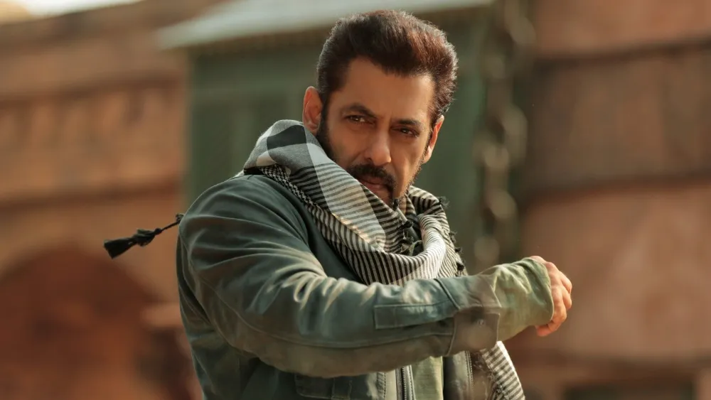 2025 के 7 सबसे अमीर बॉलीवुड हीरो – Shah Rukh से Ajay तक की दौलत का खुलासा

