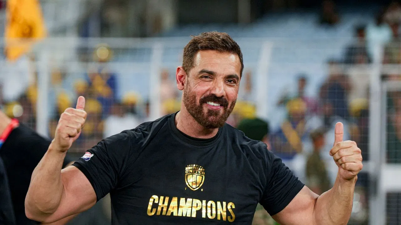 विवेक अग्निहोत्री जॉन अब्राहम कश्मीर फाइल्स विवाद ने छेड़ी गरमागरम बहस