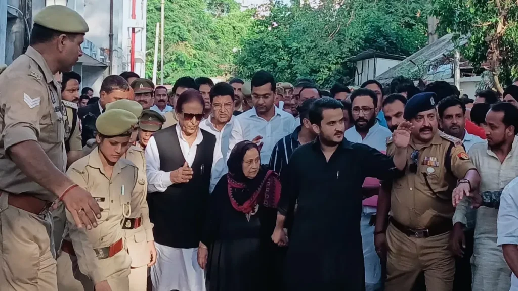 रामपुर में आज़म खां की वापसी जौहर यूनिवर्सिटी में छात्रों से मुलाकात और नई रणनीति