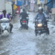 कोलकाता में भारी बारिश से जलभराव, मेट्रो सेवाएं प्रभावित