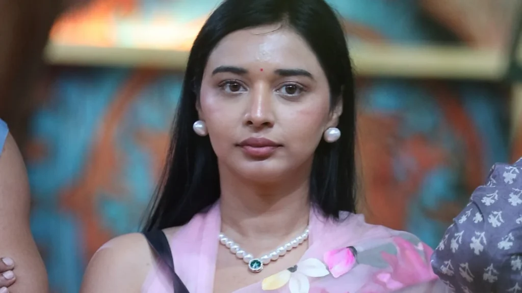 Bigg Boss 19 के कंटेस्टेंट्स की लग्ज़री लाइफस्टाइल Tanya Mittal की कोठी से लेकर Ashnoor Kaur की BMW तक 32 Bigg Boss 19 कंटेस्टेंट्स की लग्ज़री लाइफस्टाइल Tanya Mittal की कोठी से लेकर Ashnoor Kaur की BMW तक
