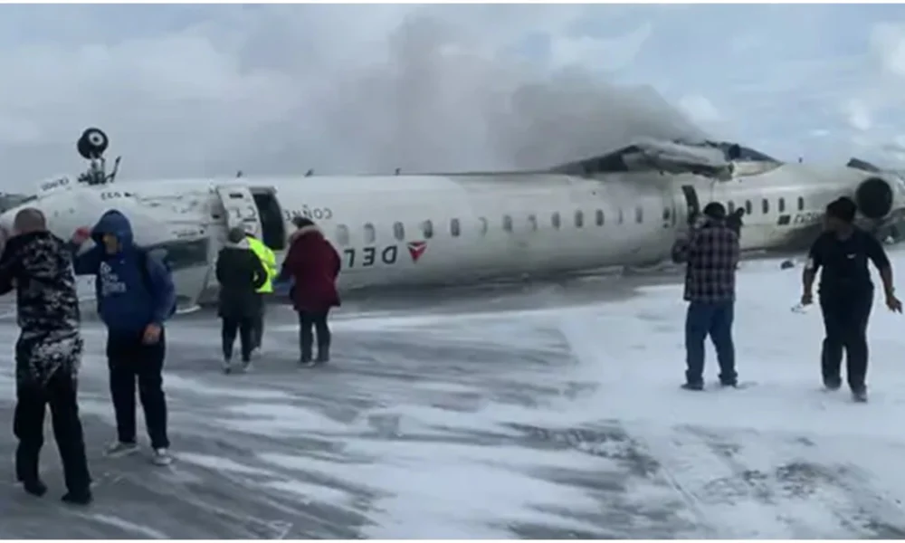 Delta विमान टकराए LaGuardia एयरपोर्ट न्यूयॉर्क में हड़कंप
