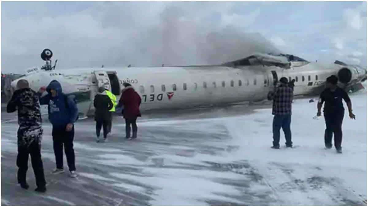 Delta विमान टकराए LaGuardia एयरपोर्ट न्यूयॉर्क में हड़कंप