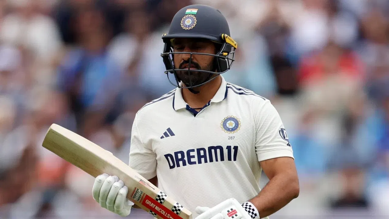 टीम इंडिया से बाहर चल रहे करुण नायर ने रणजी ट्रॉफी में गोवा के खिलाफ नाबाद 174 रन जड़कर चयनकर्ताओं को मजबूत संदेश भेजा।