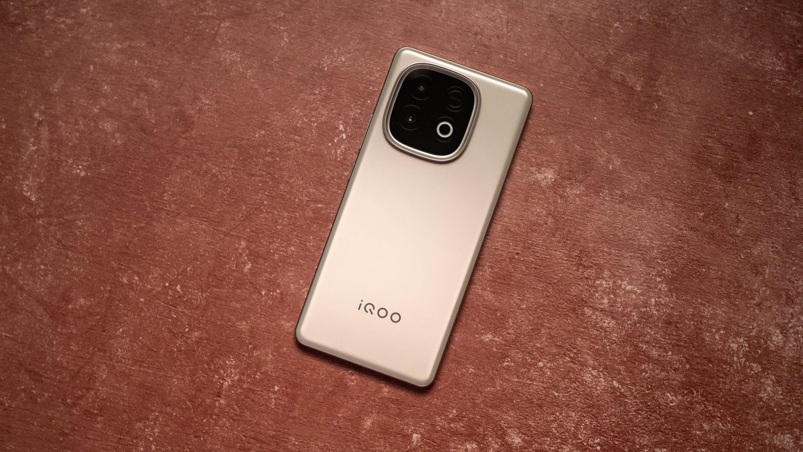 iQOO Neo 10 – गेमर्स के लिए दमदार परफॉर्मेंस और 7000mAh बैटरी वाला नया स्मार्टफोन