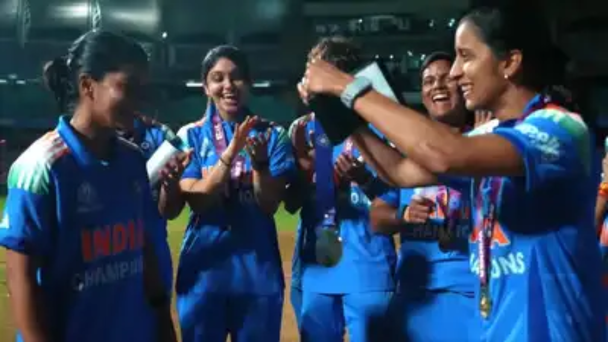 जेमीमा रोड्रिग्स ने अपनी बेस्ट फील्डर मेडल अमनजोत कौर को दी, भारतीय महिला क्रिकेट टीम की ऐतिहासिक जीत