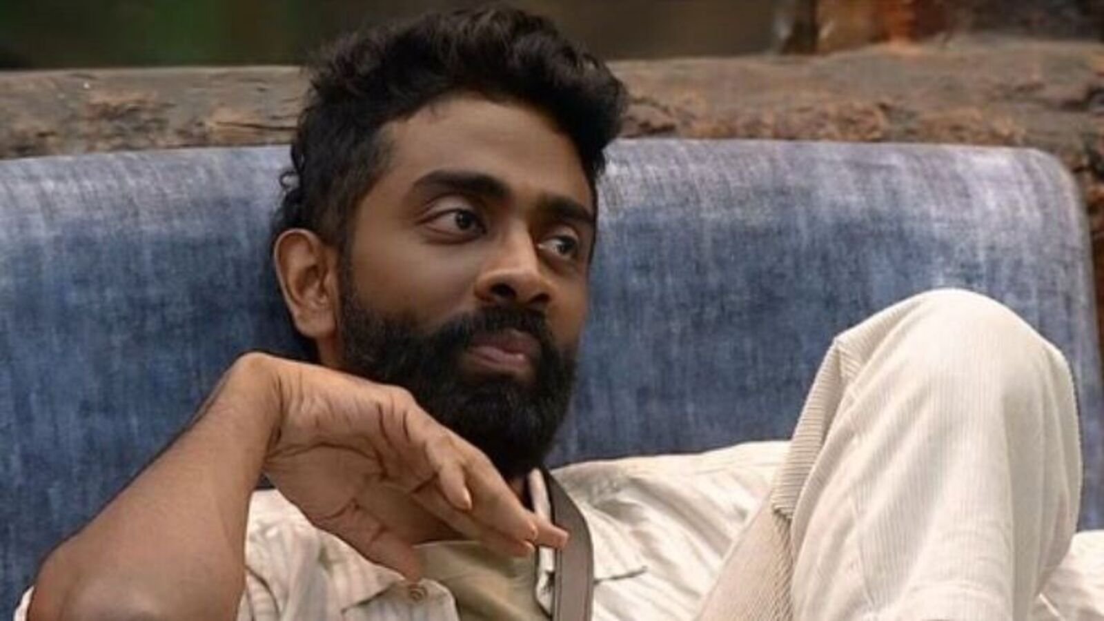 Bigg Boss 19 से बाहर हुए प्रणीत मोरे, मेडिकल वजह से छोड़ा घर — क्या होगा सीक्रेट रूम में वापसी?