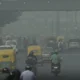 रविवार को हल्की बारिश और बादलों के कारण Delhi में ठंड बढ़ने के साथ मौसम में बदलाव देखने को मिल सकता है।