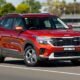 Kia Seltos अपने बोल्ड डिजाइन और प्रीमियम फीचर्स के साथ मिड-साइज SUV सेगमेंट में अलग पहचान बनाती हुई।