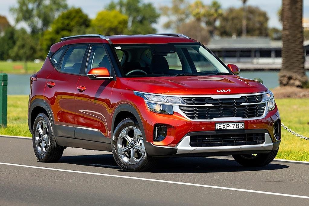 Kia Seltos अपने बोल्ड डिजाइन और प्रीमियम फीचर्स के साथ मिड-साइज SUV सेगमेंट में अलग पहचान बनाती हुई।