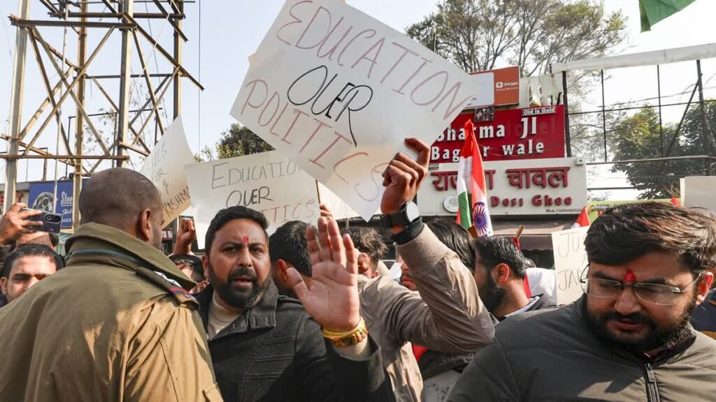 जम्मू में लॉ यूनिवर्सिटी को लेकर बढ़ा विवाद, BJYM का बड़ा आंदोलन ऐलान 31 1200 675 25813420 thumbnail 16x9 kashmir