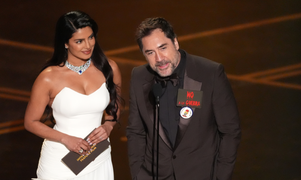Oscars 2026 stage पर Javier Bardem ने कहा "Free Palestine" — साथ खड़ी Priyanka Chopra ने किया सिर हिलाकर समर्थन