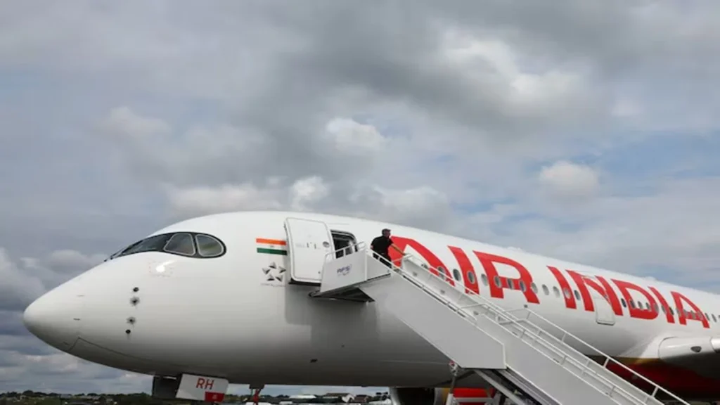 Air India की West Asia Flights पर Pilots ने उठाया बड़ा सवाल — DGCA को लिखा: "यह जानबूझकर लोगों की जान खतरे में डालना है"