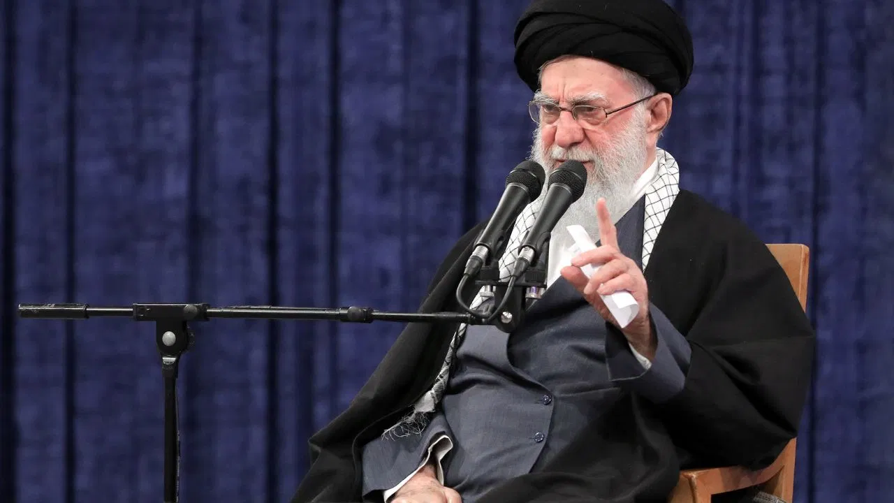 Foreign Secretary Vikram Misri ने Tehran में Iranian Embassy में शोक पुस्तिका पर हस्ताक्षर करते हुए Ayatollah Ali Khamenei की मृत्यु पर India की संवेदनाएँ व्यक्त कीं।