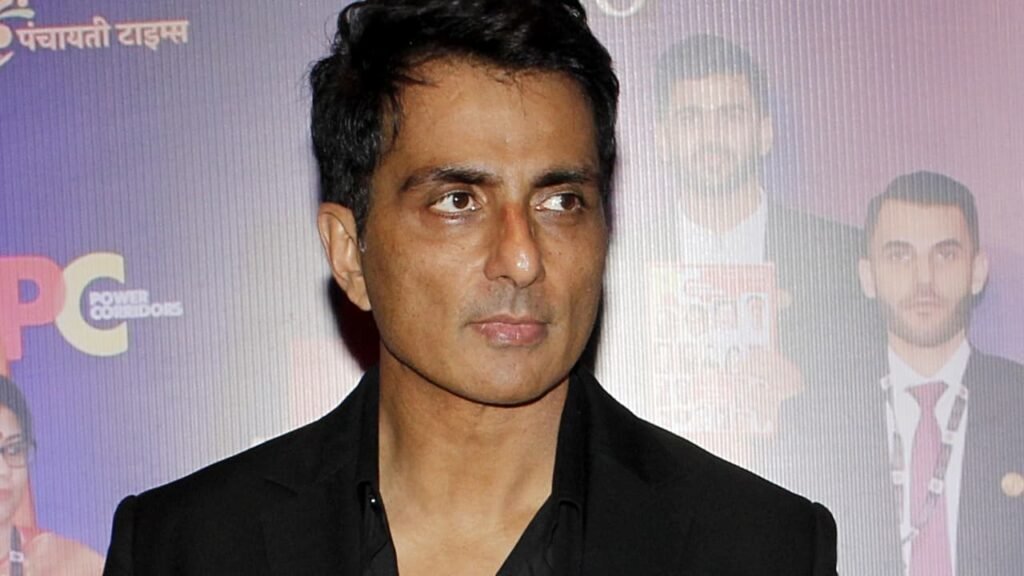 Dubai में फंसे यात्रियों के लिए मुफ्त रहने की सुविधा का ऐलान करते Bollywood actor Sonu Sood।