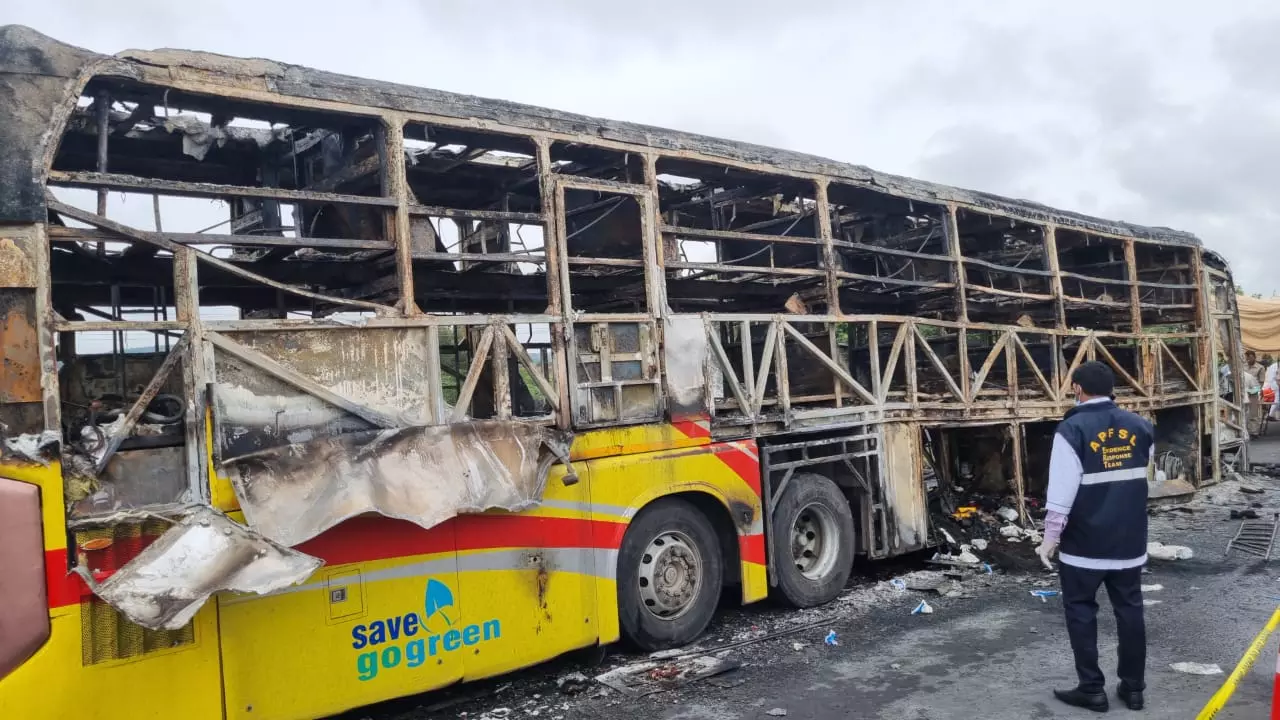 Andhra Pradesh में Private Sleeper Buses पर लग सकता है प्रतिबंध, लगातार दुर्घटनाओं के बाद सरकार का फैसला