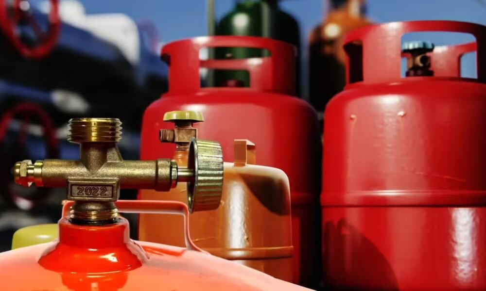 Delhi LPG Supply Doubled: प्रवासी मजदूरों के लिए स्पेशल कैंप, आधार से मिलेगा सिलेंडर