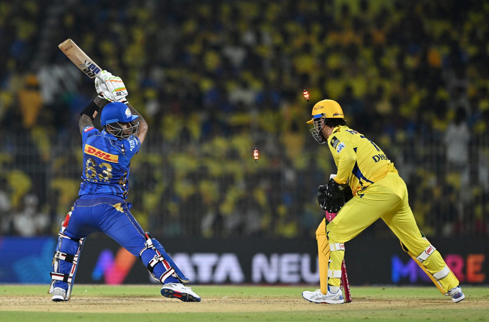 MS Dhoni Bat Secret: कैसे हार्दिक और सूर्या अपने बल्ले से बनाते हैं बड़े छक्कों का रिकॉर्ड
