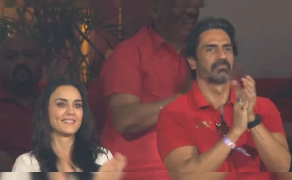 IPL Match में Preity Zinta और Arjun Rampal की जोड़ी देख Fans बोले, 'Major Iqbal और Zaara मिल गए' 32 Preity Zinta और Arjun Rampal IPL में साथ दिखे, Fans बोले Major Iqbal और Zaara Reunion | Dainik Diary