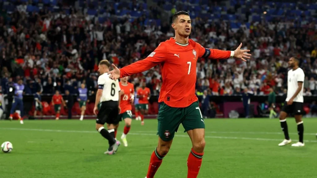 Cristiano Ronaldo के 1000 गोल पर ‘कन्फ्यूजन’! 6 गोलों की बहस ने बढ़ाया इंतज़ार 32 Cristiano Ronaldo 1000 Goals Controversy: 6 Goals Dispute Explained in Hindi