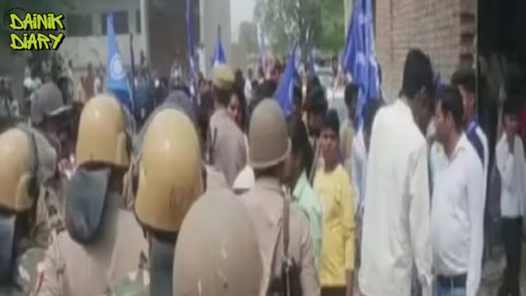 UP Kasganj: Ambedkar Jayanti जुलूस पर पथराव — 23 गिरफ्तार, Police Constable घायल | Dainik Diary
