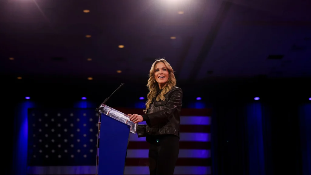 Megyn Kelly का बदलता चेहरा क्या राजनीति के साथ बदल रही है उनकी पहचान 32 Megyn Kelly News क्या बदल रही है उनकी पहचान और राजनीति से जुड़ाव