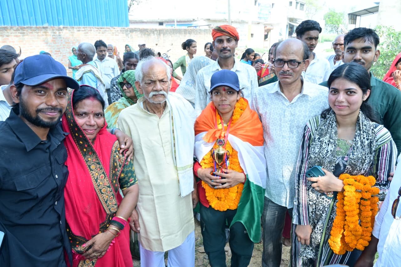 Divya Singh Everest Record: गोरखपुर की बेटी ने 14 दिनों में साइकिल से पहुंचकर रचा इतिहास
