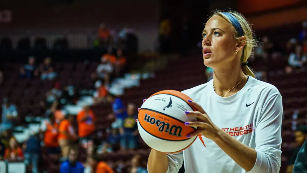 Sophie Cunningham का क्या होगा? Indiana Fever में रुकेंगी या Free Agency में बदलेंगी टीम 32 Sophie Cunningham का क्या होगा? Indiana Fever में रुकेंगी या Free Agency में बदलेंगी टीम
