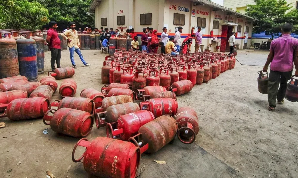 LPG Cylinder Alert: HP Gas, Indane और Bharat Gas ने ग्राहकों को दी बड़ी चेतावनी