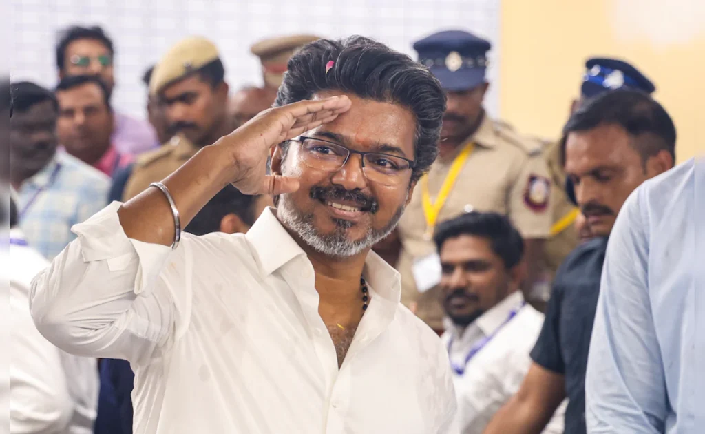 Vijay की सरकार क्यों नहीं बनी? Kasthuri Shankar ने बताई असली वजह — Coalition बनकर गए, यहीं हुई गलती | Dainik Diary