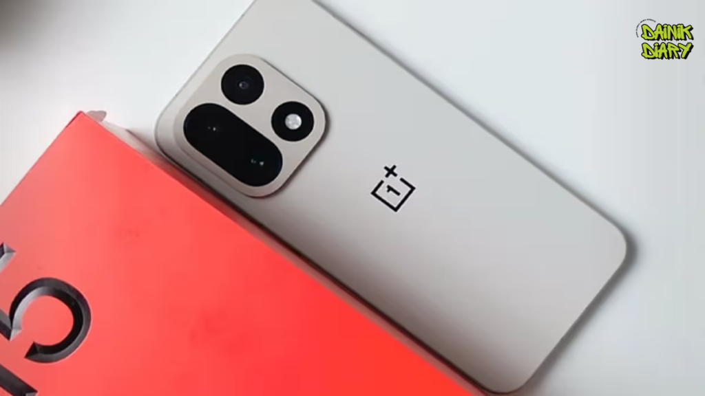 OnePlus 16 का डिजाइन हुआ रिवील, OnePlus 15 जैसा लुक लेकिन पीछे दिखेगा बड़ा सरप्राइज… 31 Dainik Diary AQDAS 2026 09 22T123602.302